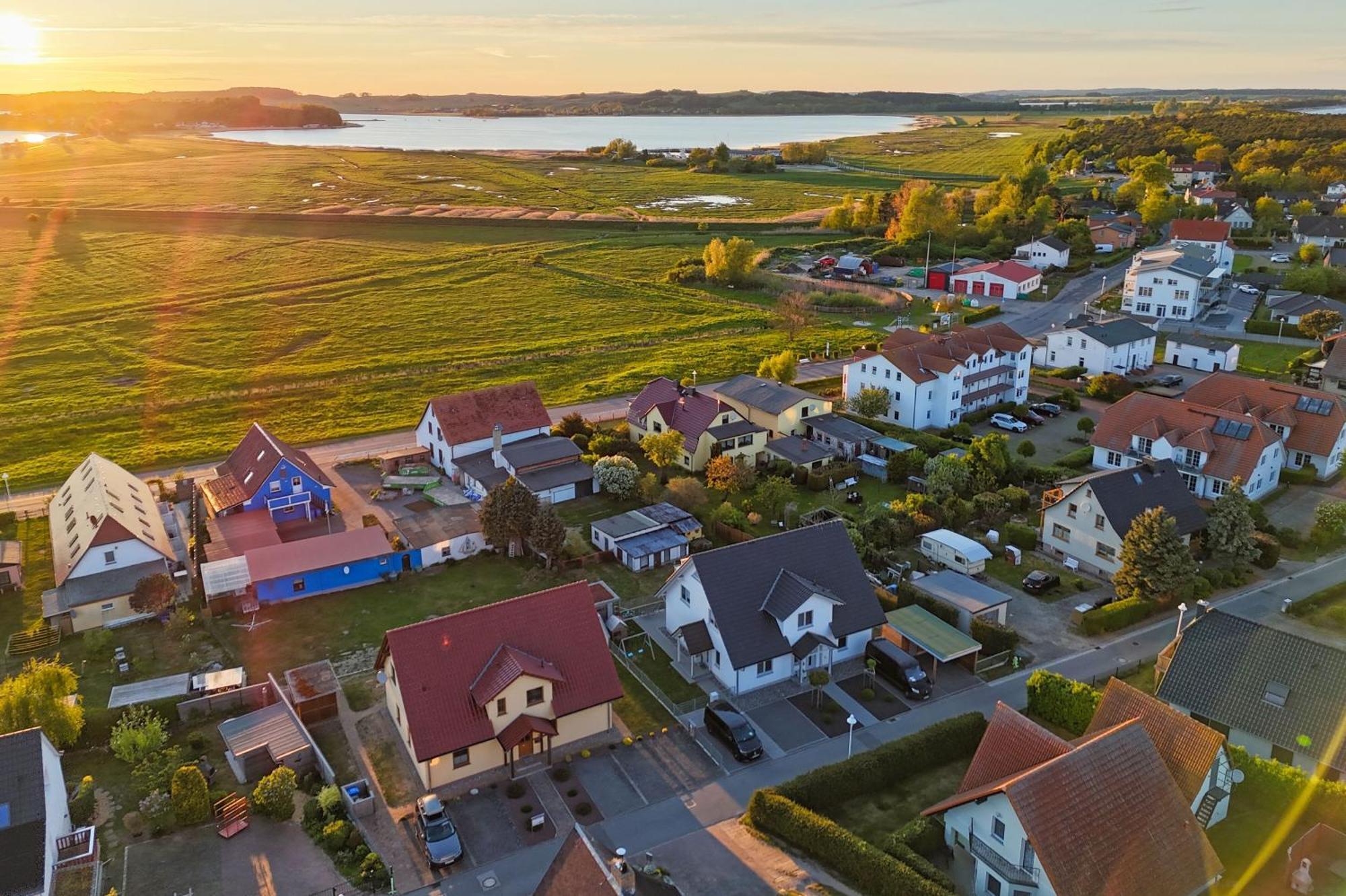 Schicke Fewo Mit Terrasse, Gratis Nutzung Vom Ahoi Erlebnisbad Und Sauna In Sellin - Haus De Niege Wech Fewo 02 ธีโซว์ ภายนอก รูปภาพ